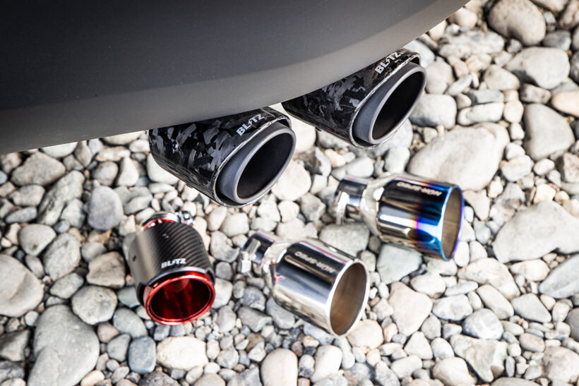 最新フォージドカーボンテールに注目！ ブリッツのマフラー、ニュル