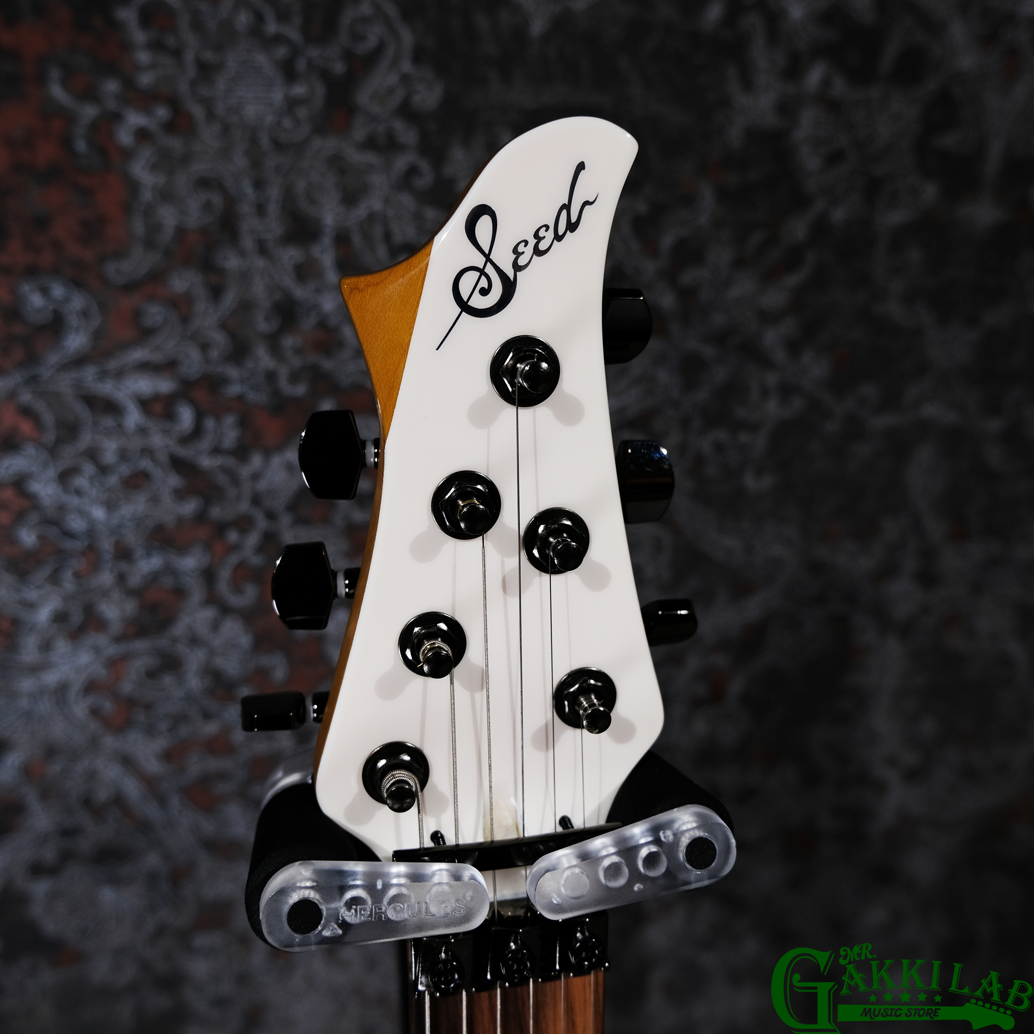 Seed by Sago Kotetsu White / Seed Kotetsu 虎徹 / 桜村眞 (町屋