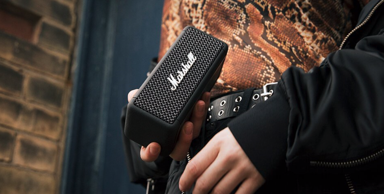 アウトドアにも最適。僅か700gの本格派スピーカー|Marshall Emberton