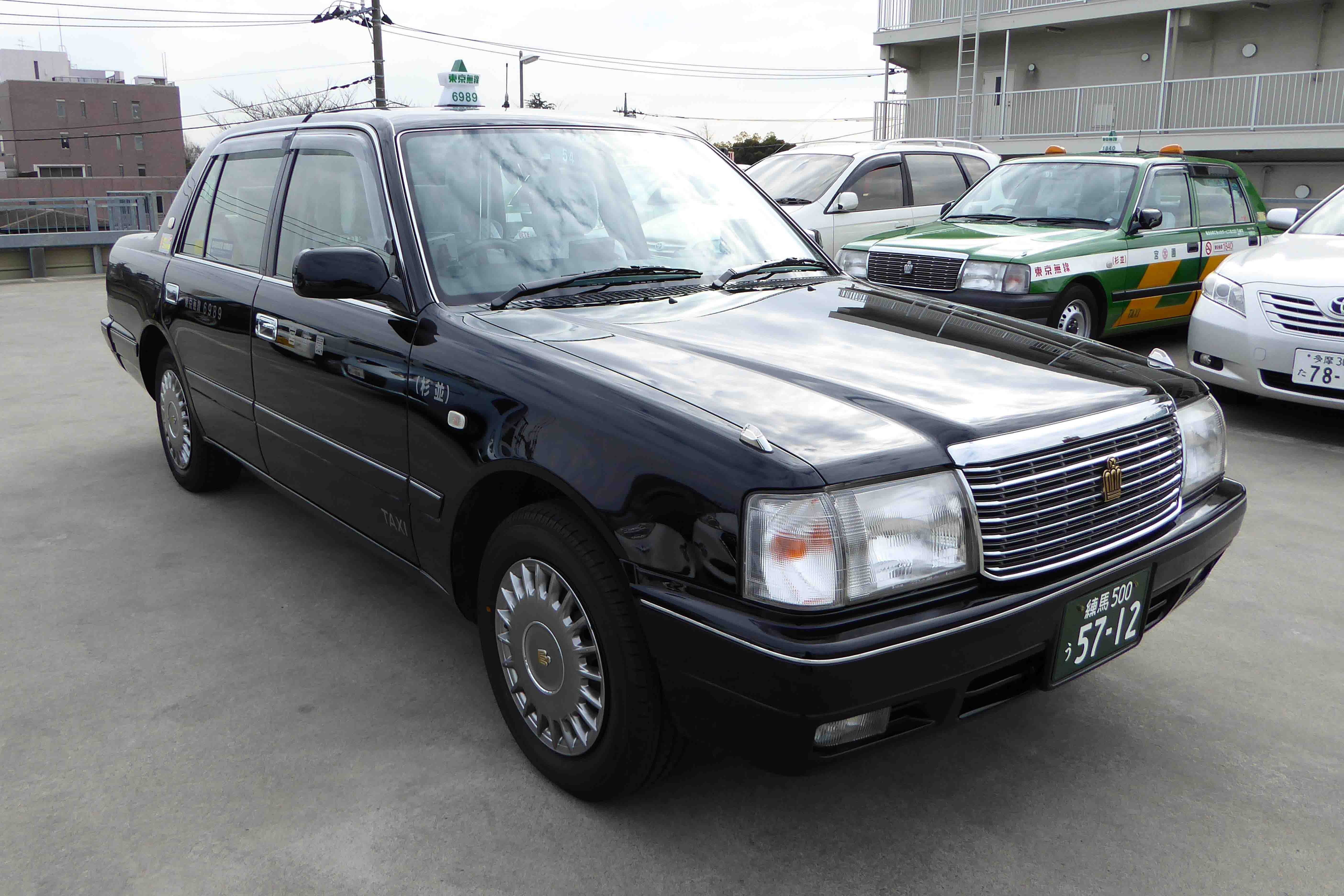 タクシー車両案内（CROWN/CONFORT） － 障がい者タクシードライバーの