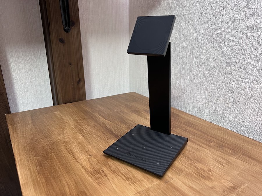 PITAKA MagEZ Standレビュー。ワイヤレス充電対応、磁力でくっつく