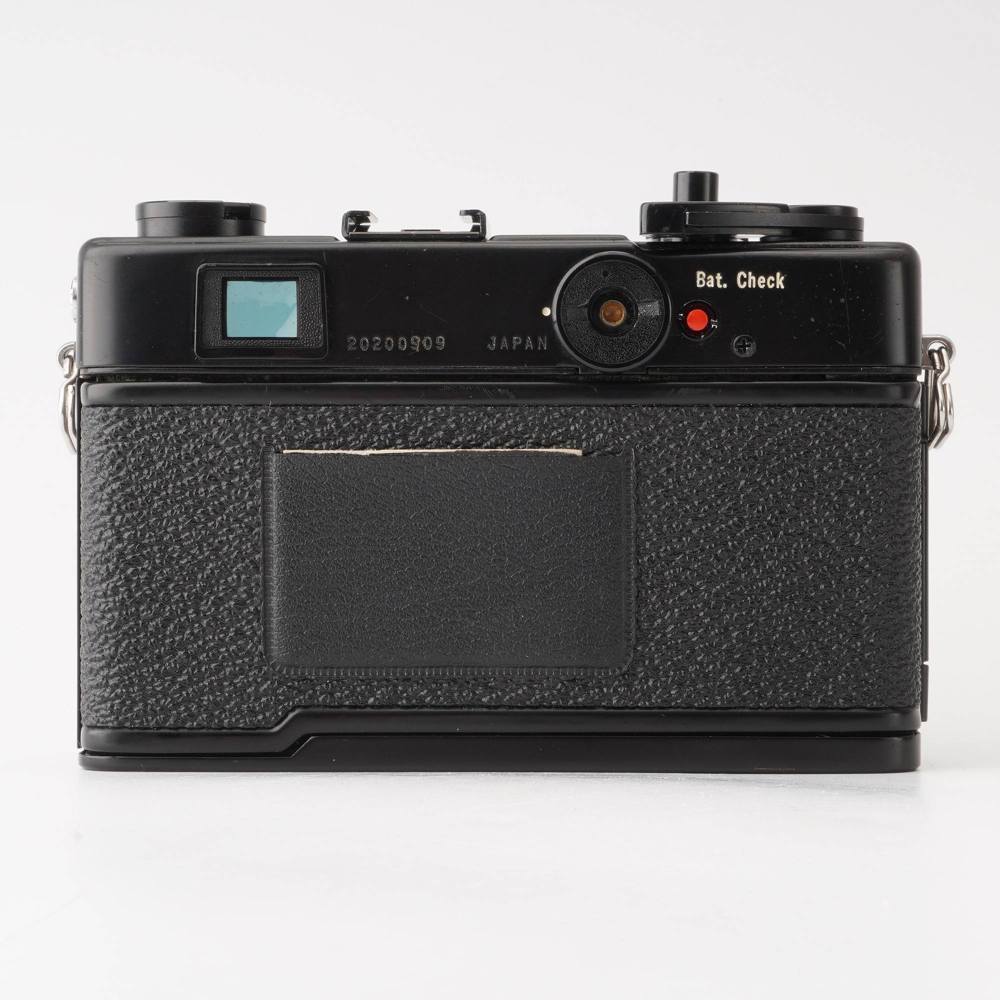 Yashica ELECTRO 35 CC / COLOR-YASHINON DX 35mm f/1.8 – Natural