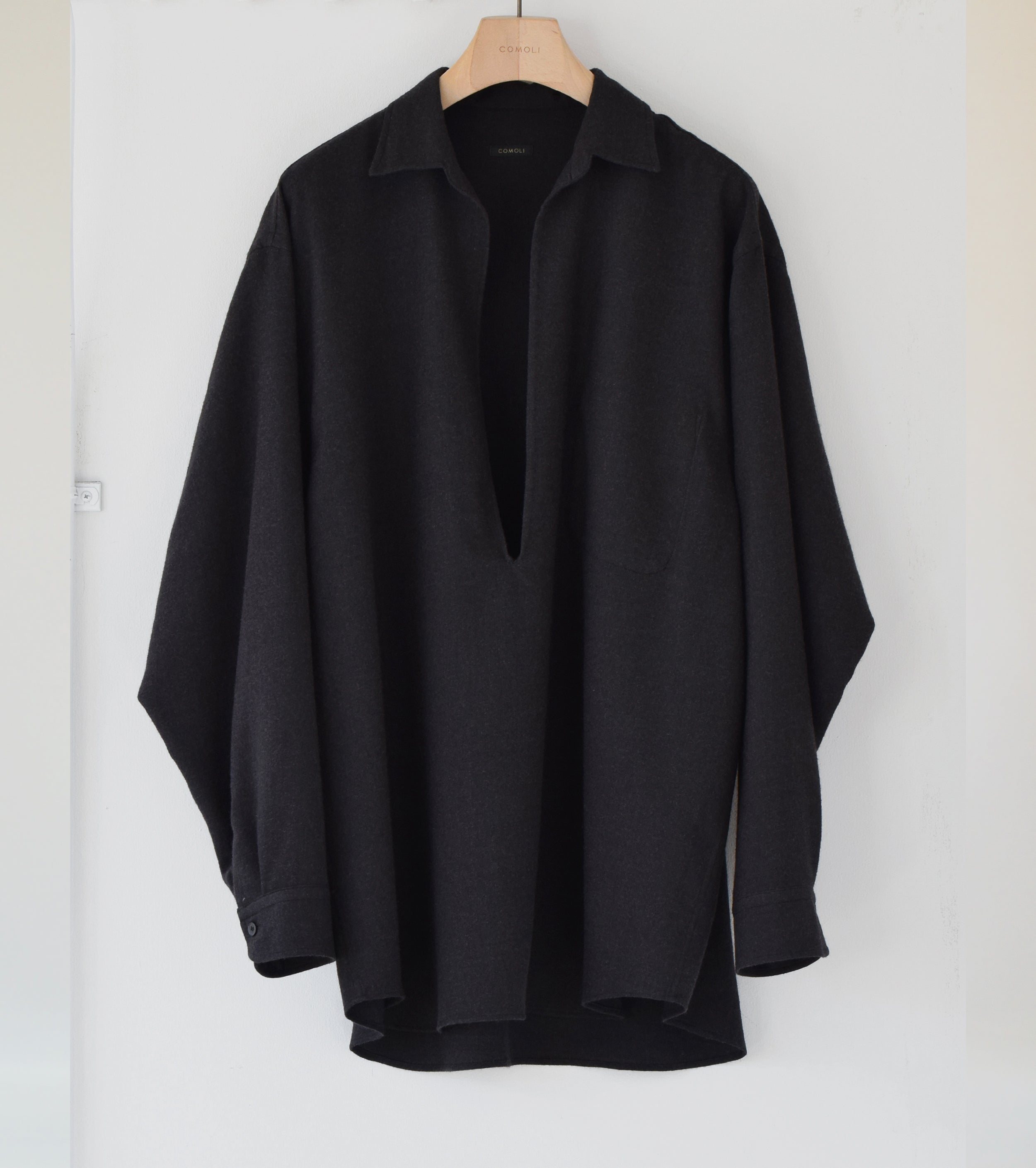 COMOLI ウール ビエラ スキッパーシャツ,Charcoal – Navyblue