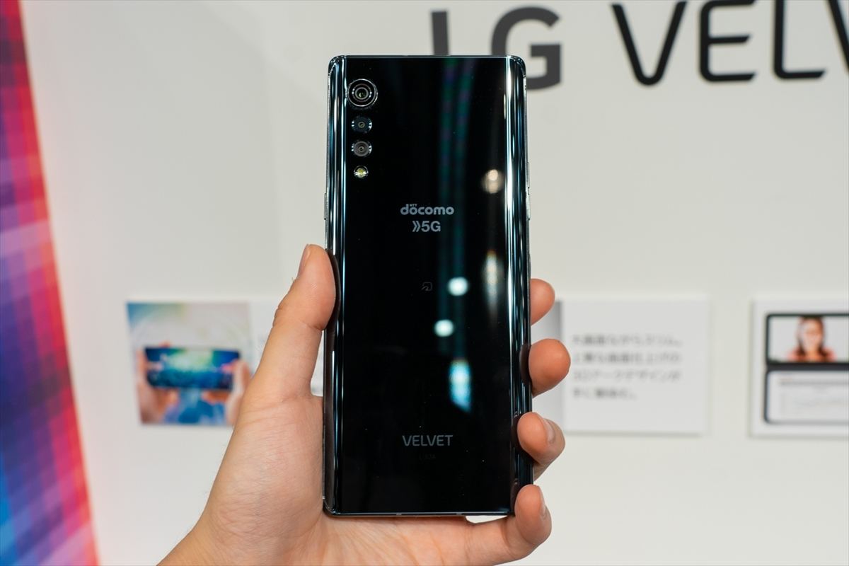 ドコモ冬春の2画面化スマホ「LG VELVET」、軽くなって実用性アップ