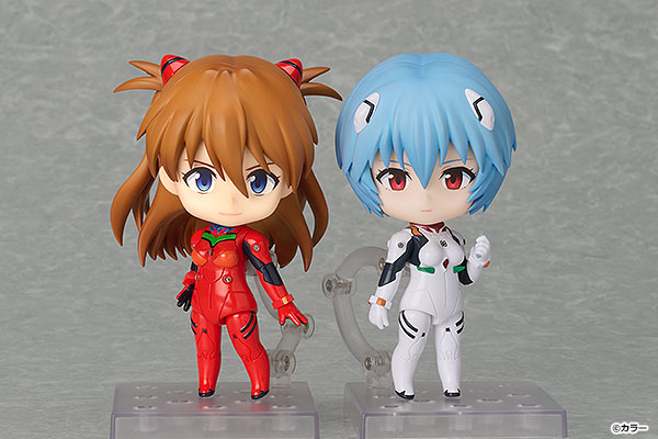 ヱヴァンゲリヲン新劇場版：破』より、プラグスーツの姿の「綾波レイ