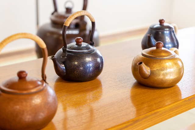 経年変化を楽しみ、世代を超えて受け継ぐ「島倉堂」の鎚起銅器／新潟県