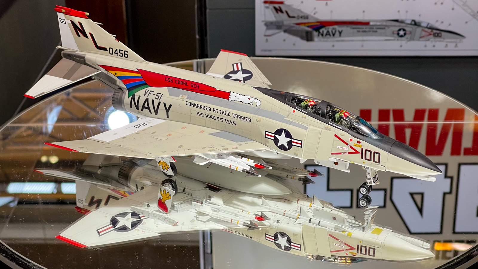 絶対に作ってほしいから、デカールは減らしておきました」という英断