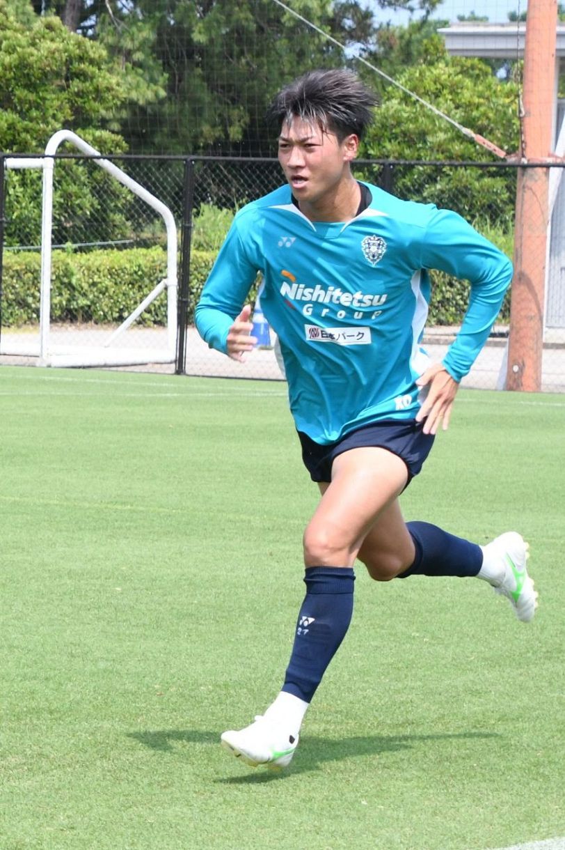 追いかけた「ヒーロー」の先に アビスパ福岡の新加入FW碓井聖生