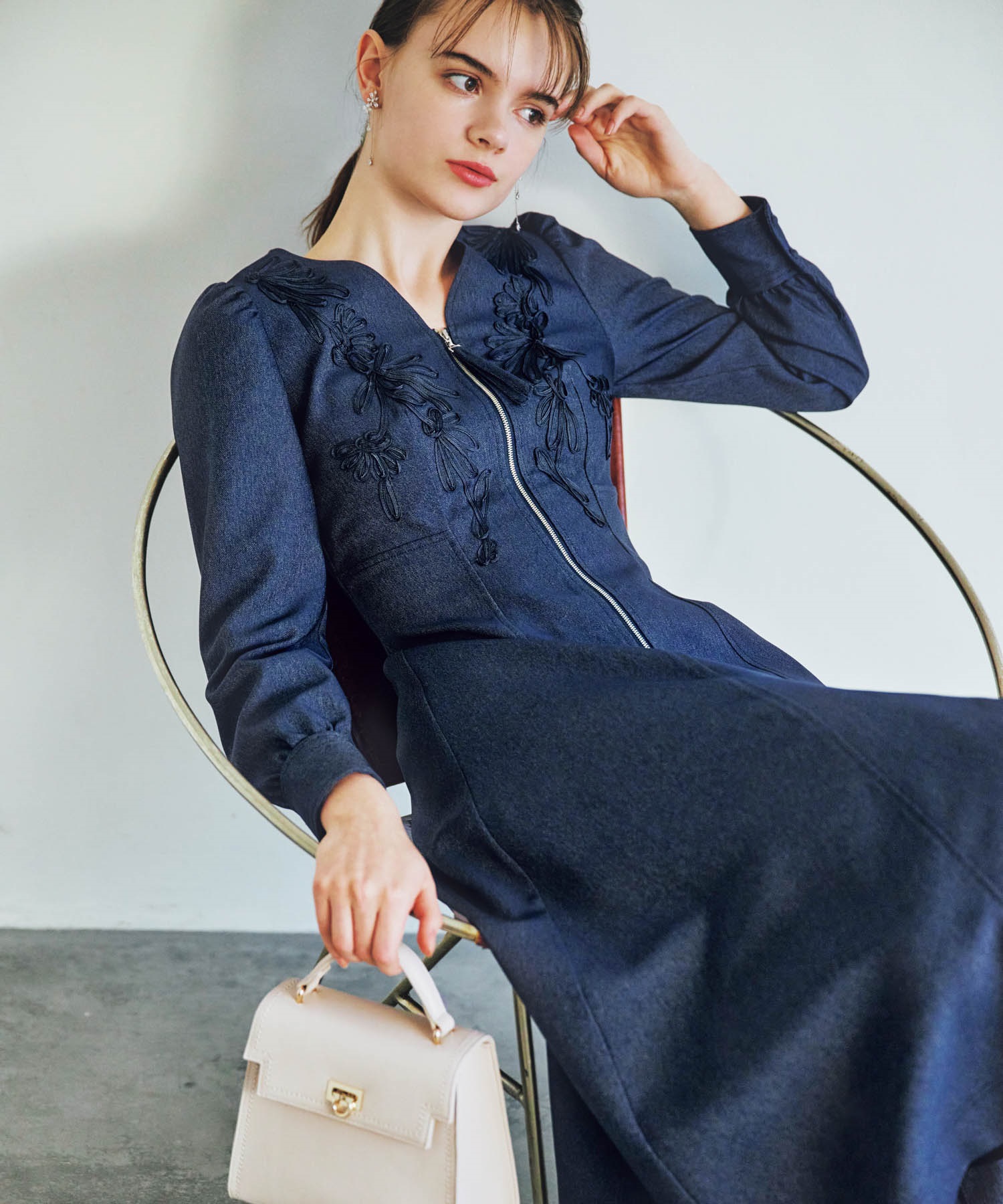 コード刺繍ジップワンピース | ロングワンピース | NOELA OFFICIAL WEB