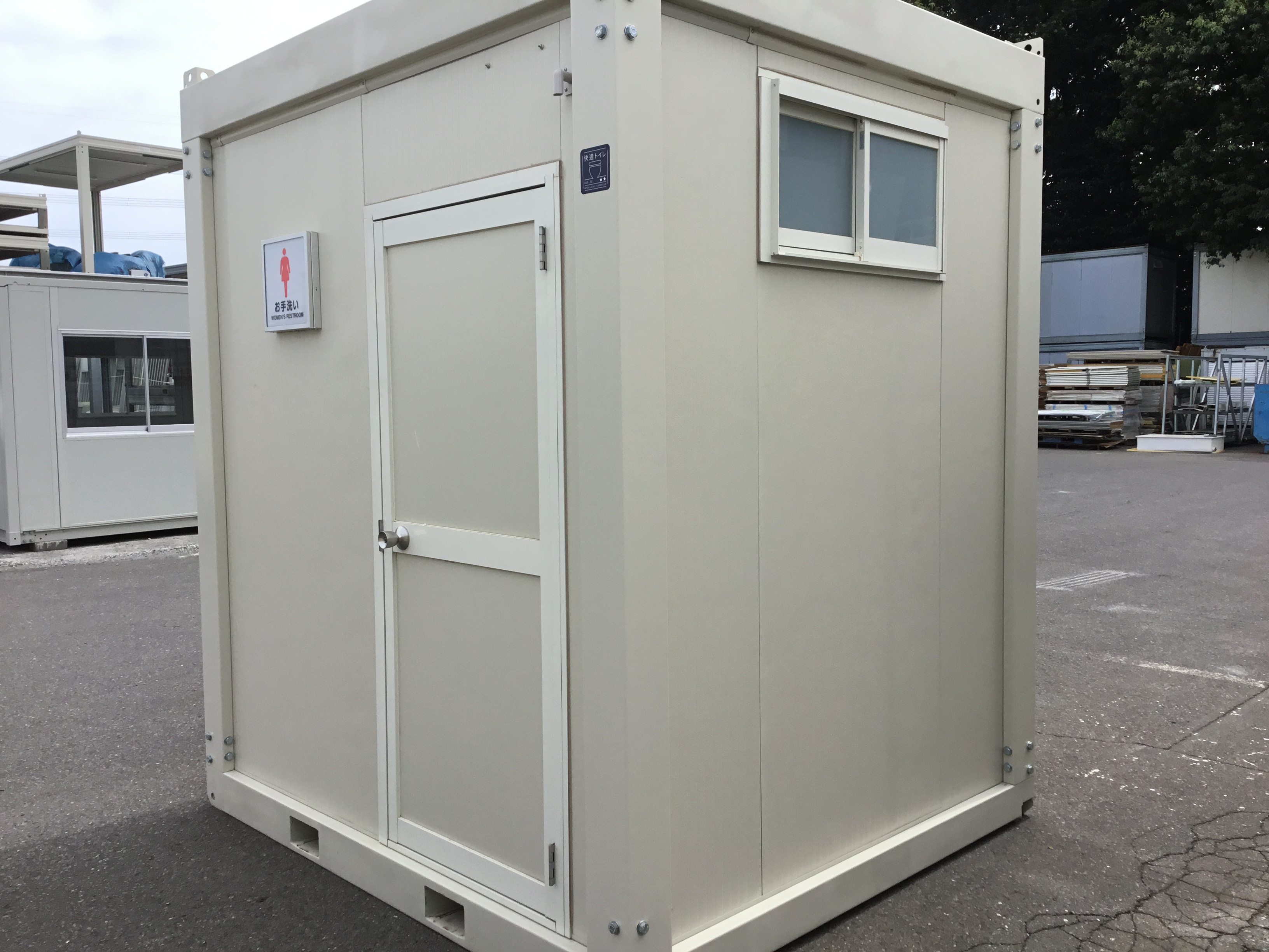 アウトレット【仮設トイレ】簡易水洗・ユニットハウス型女性用トイレ