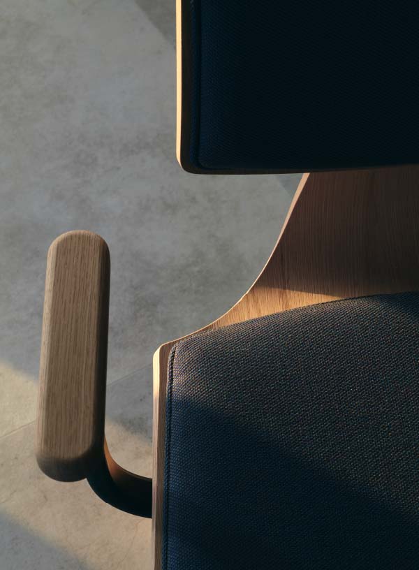 器具から家具へ」働くという行為を自由にする ワーキングチェア ELMAR