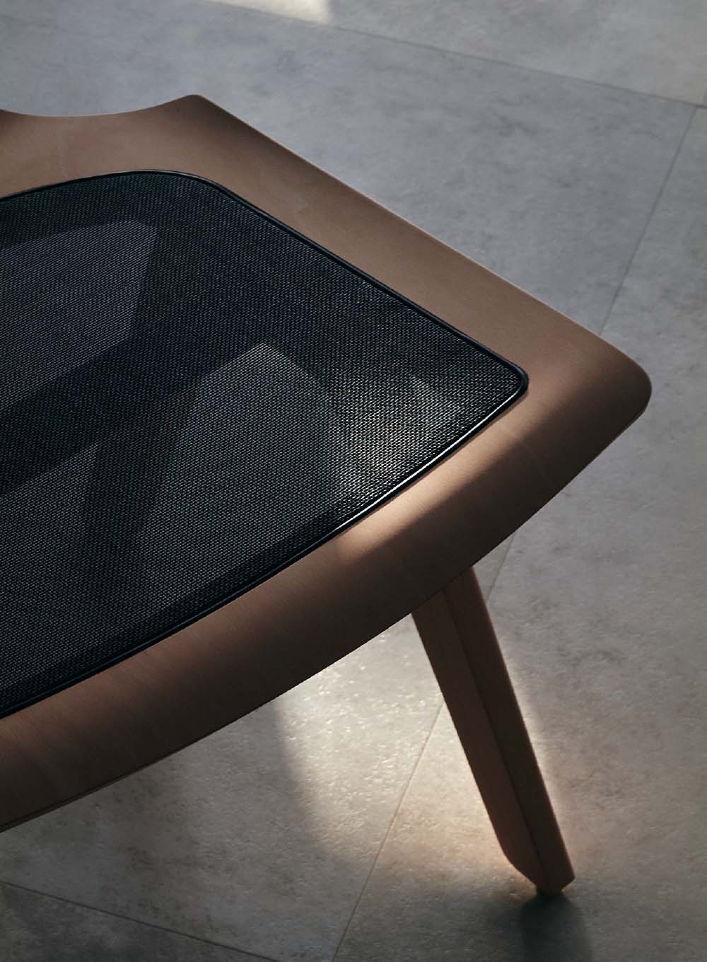 器具から家具へ」働くという行為を自由にする ワーキングチェア ELMAR