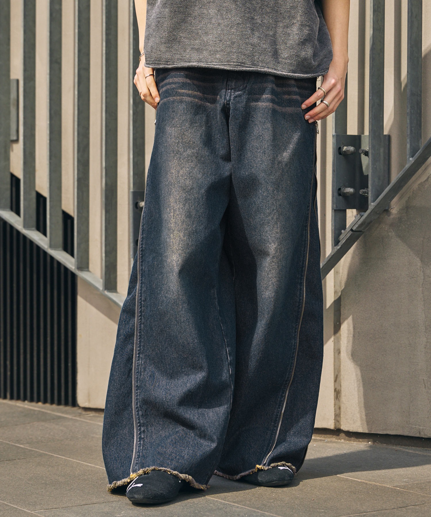 ヴィンテージ加工2WAYサイドジップワイドデニムパンツ MONO-MART│MONO