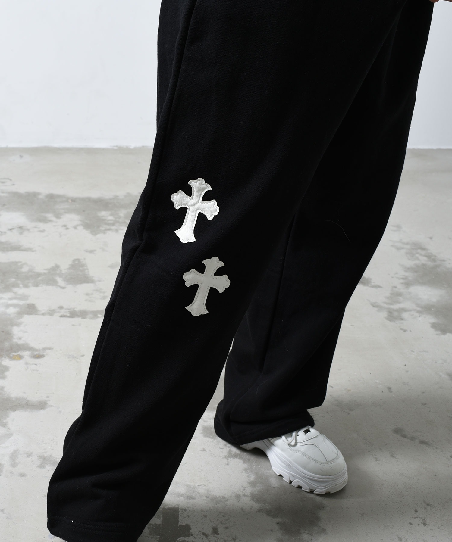 A'GEM/9 × .kom 『.kom/ドットケーオーエム』クロスパッチスウェット