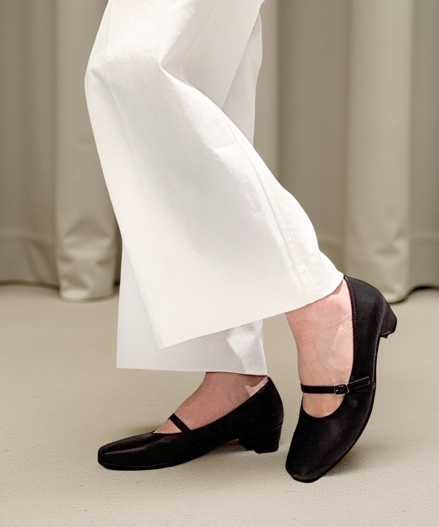 3E／日本製／本革】ふかふか 消音 抗菌防臭 ストラップパンプス blanc