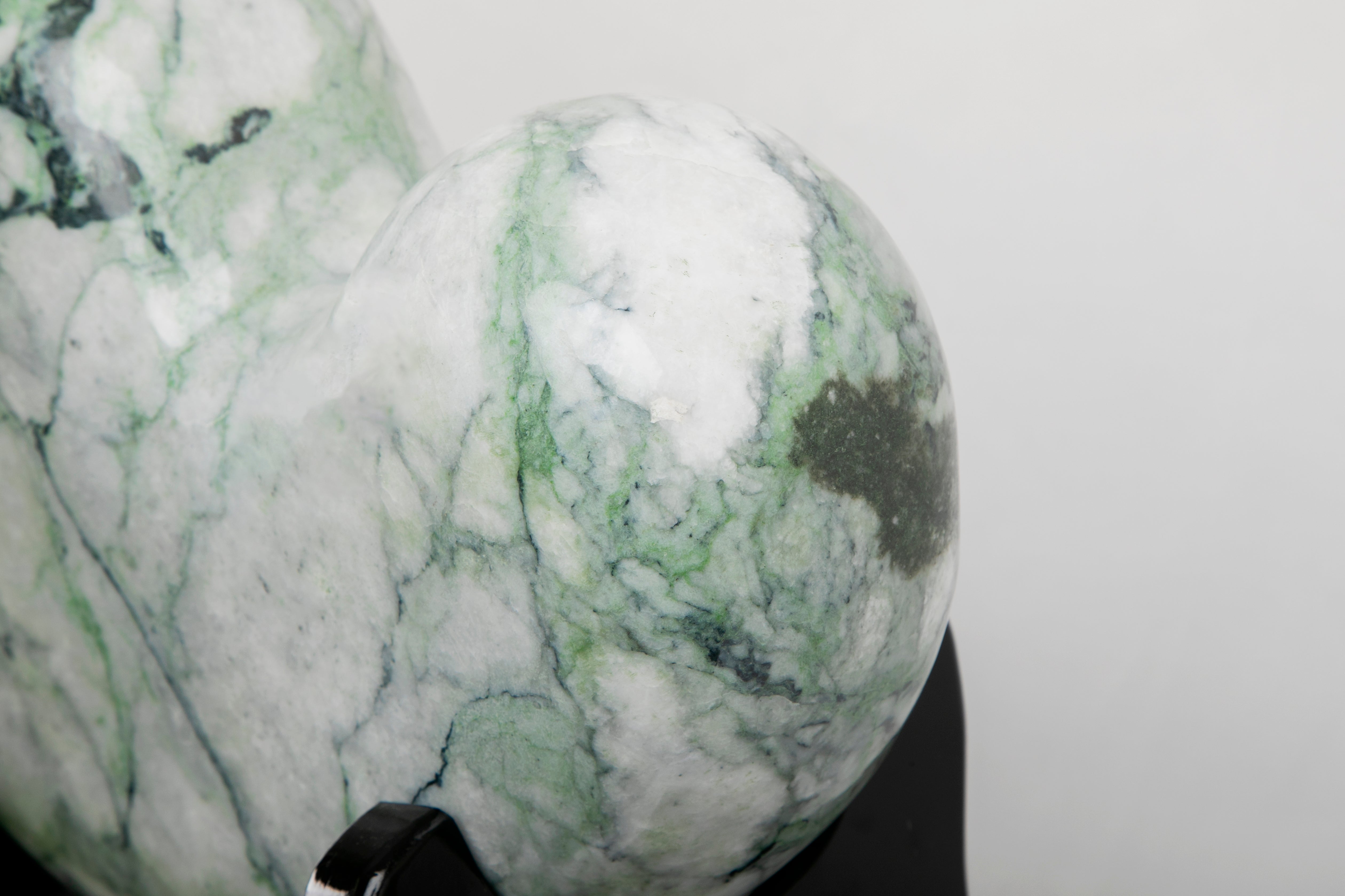 最強のまがたま見参】プレミアム・糸魚川翡翠 勾玉/23.85kg