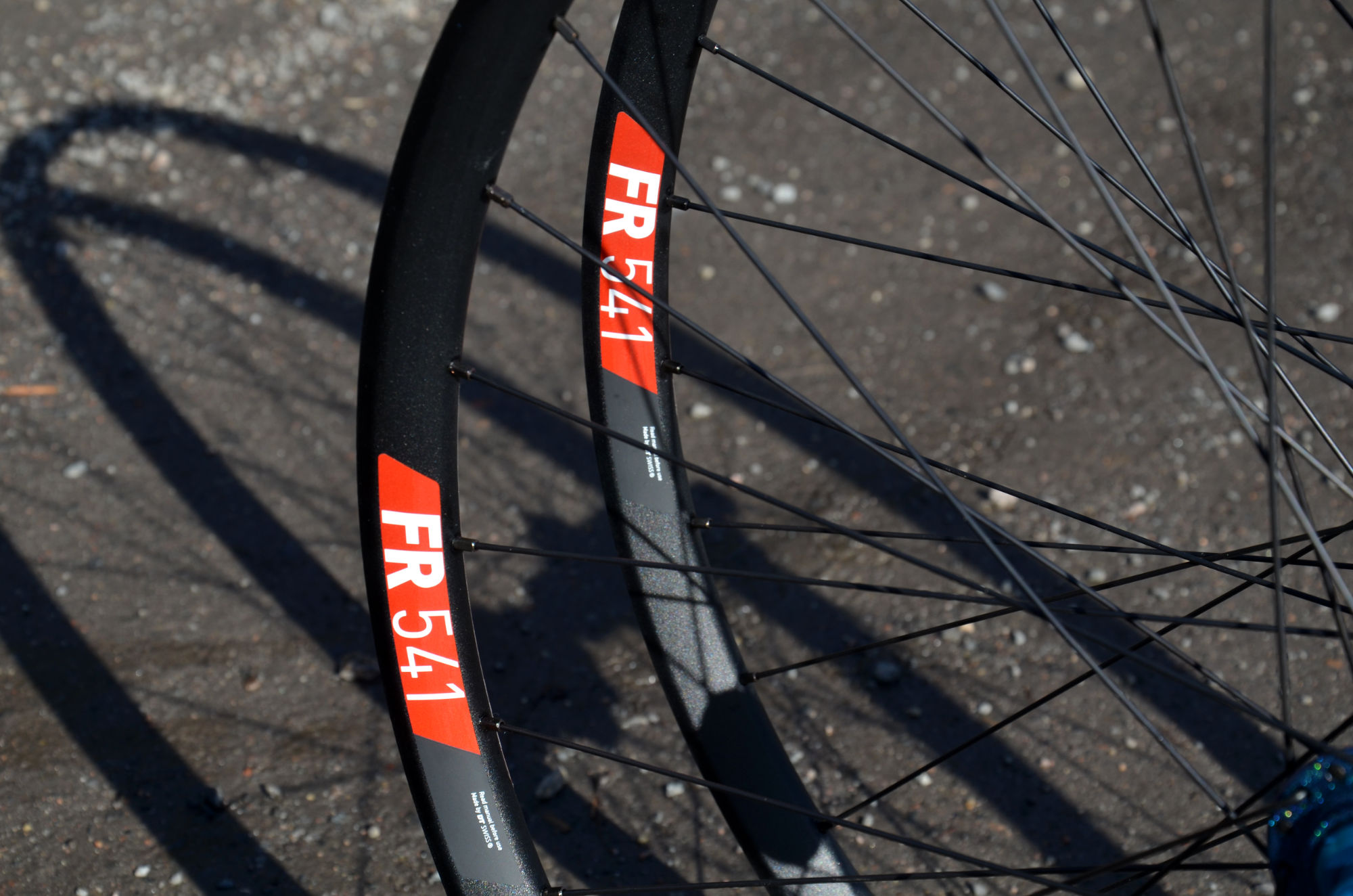 Classic Boost ISO Peacock Sapphire / DT Swiss FR 541 29″ - Onyx