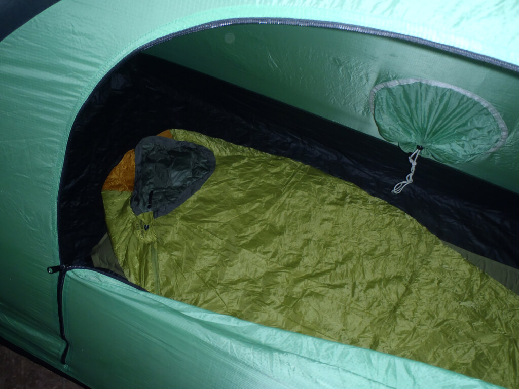 Review：ファイントラック ポリゴンネスト ～化繊スリーピングバッグの