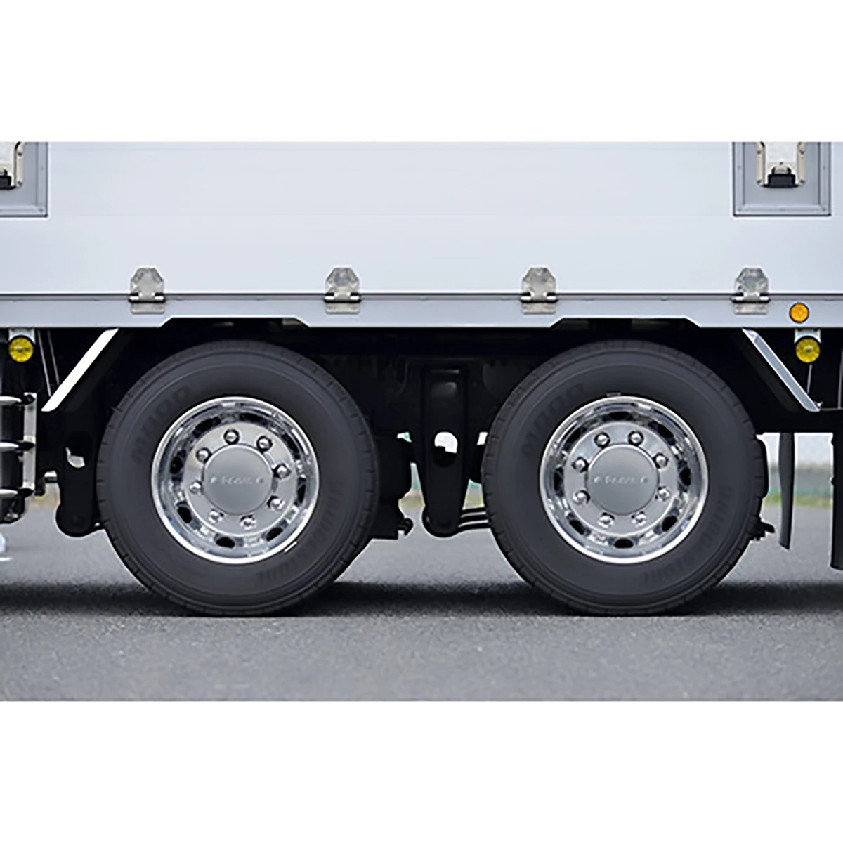 公式】パーマンショップ-ホイルセンターキャップ UD 大型トラック リア