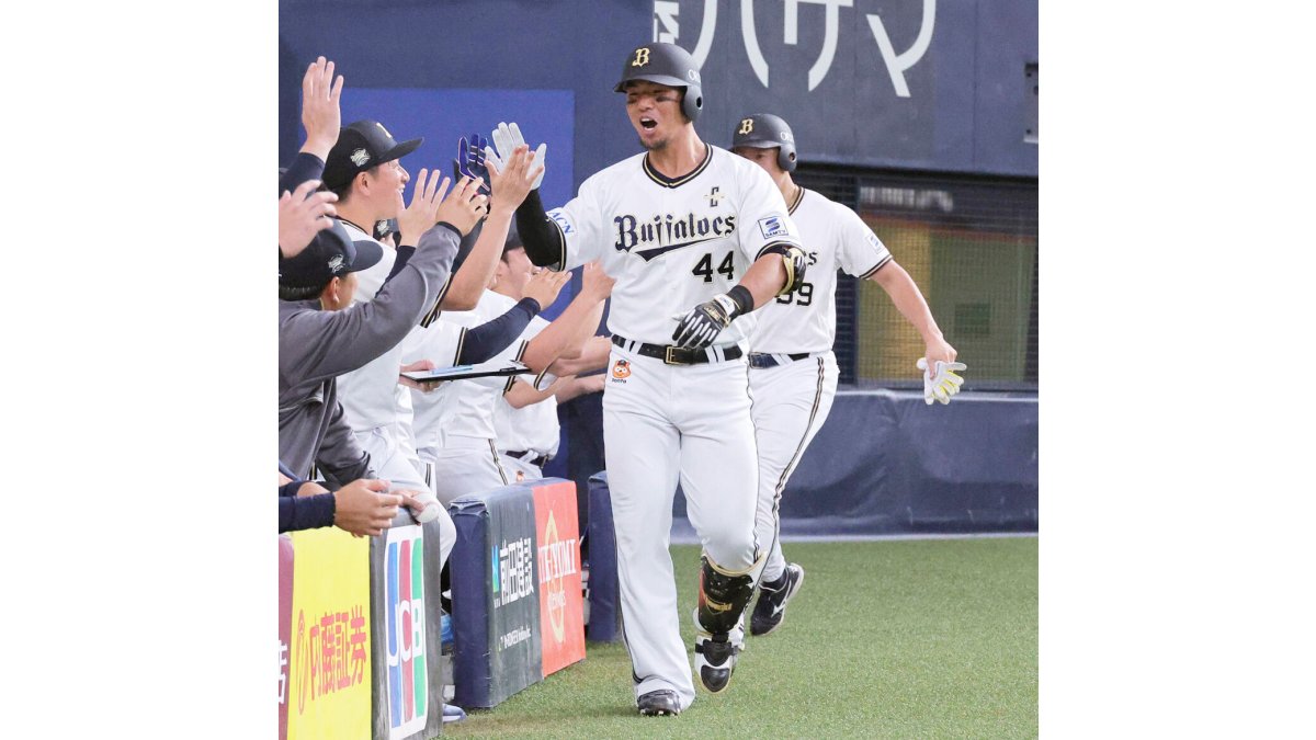 オリックス】頓宮裕真がヘルメット直撃後の特大天井弾「頭に当たった