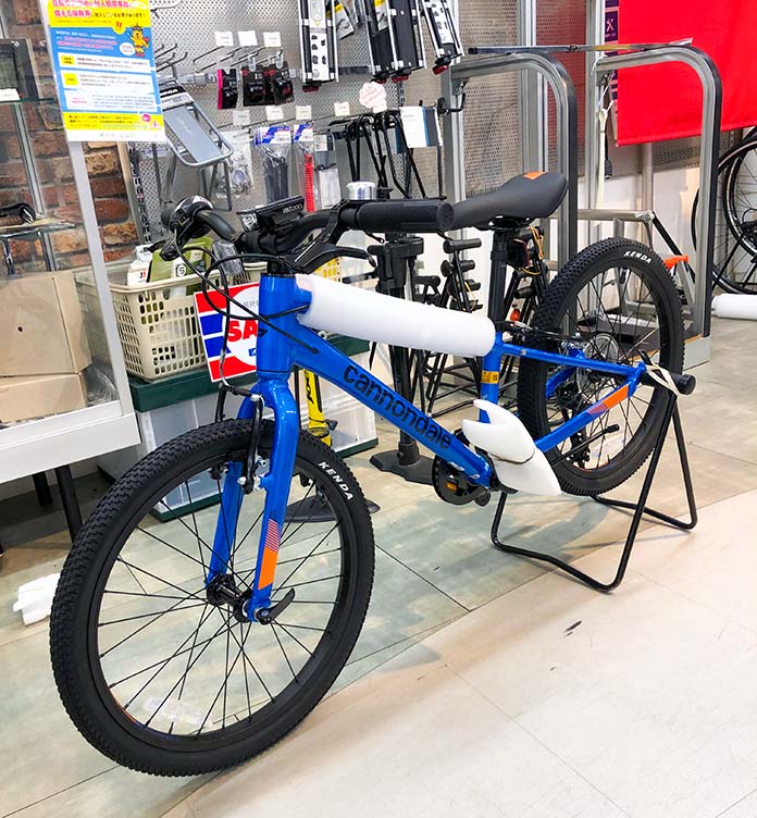 6歳の誕生日に自転車をプレゼントしました。キャノンデールの Kids