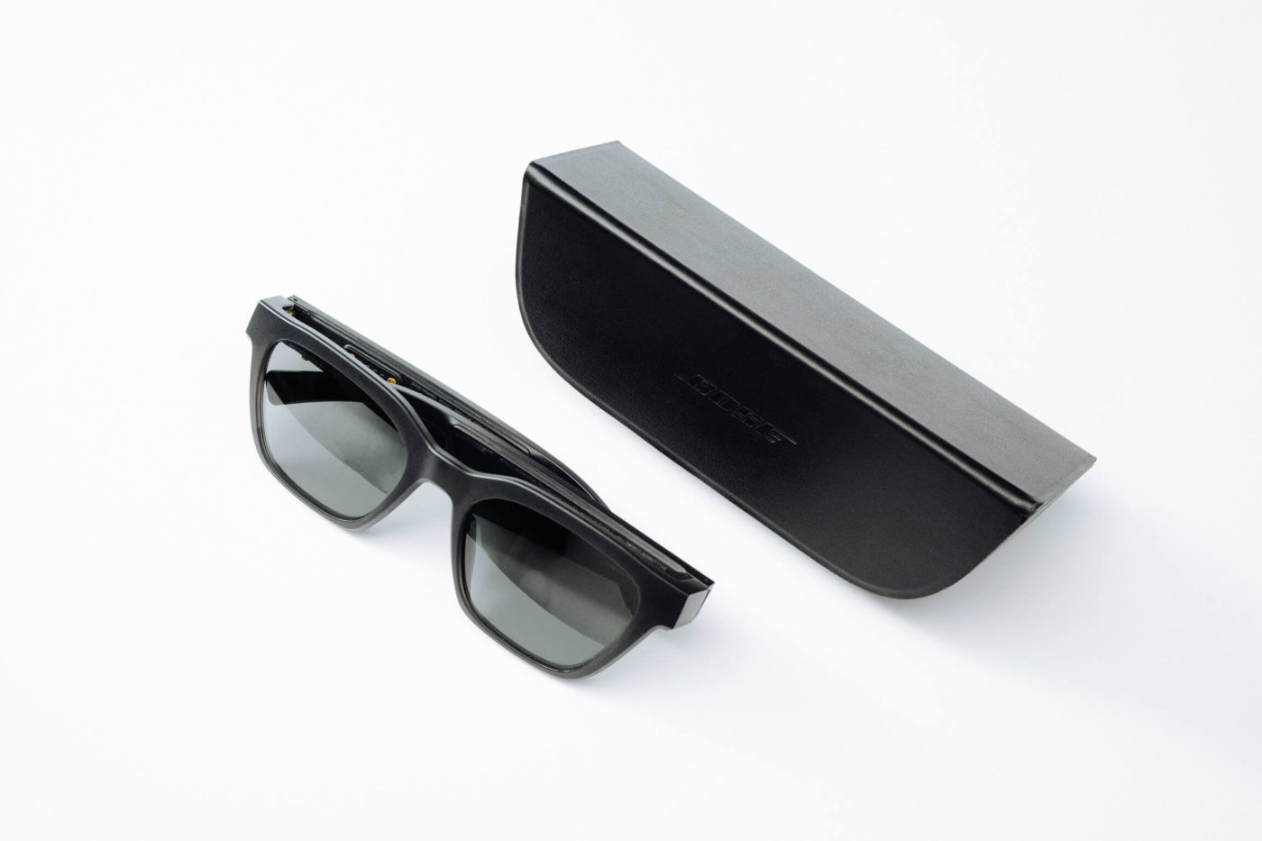 BOSEが手掛けるサングラス「BOSE FRAMES」は、音の鳴る魔法の