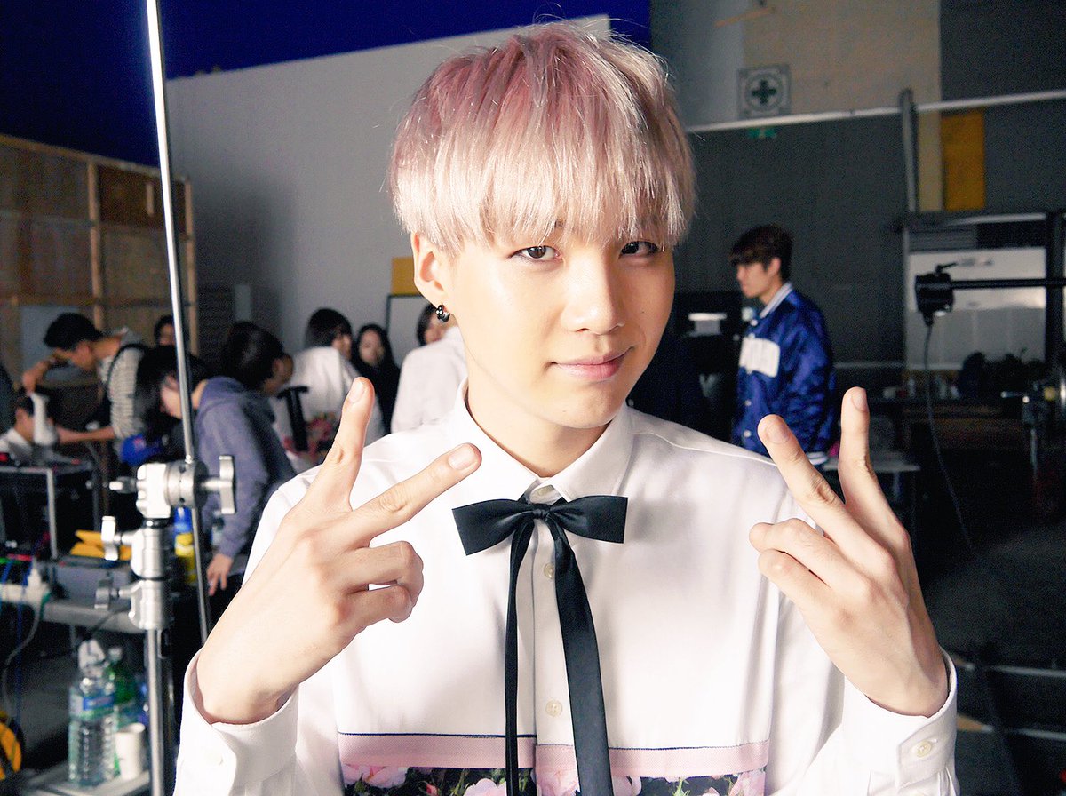 防弾少年団 JAPAN OFFICIAL FANCLUB「OFF SHOT」更新！「I NEED U