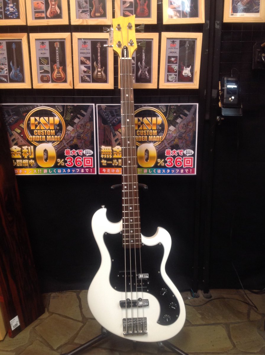 今月のベースマガジンにはAcid Black Cherryでサポートベースを務める