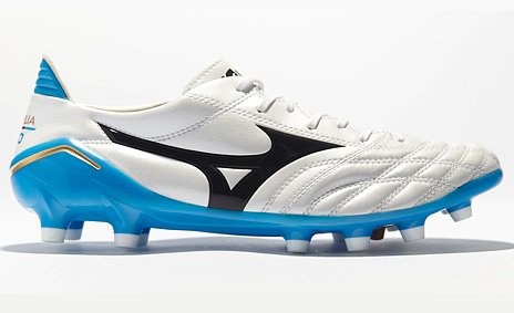 ミズノ モレリアNEOの 左右色違い着用パターン！ 『右足ホワイト、左足