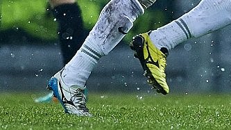 ミズノ モレリアNEOの 左右色違い着用パターン！ 『右足ホワイト、左足