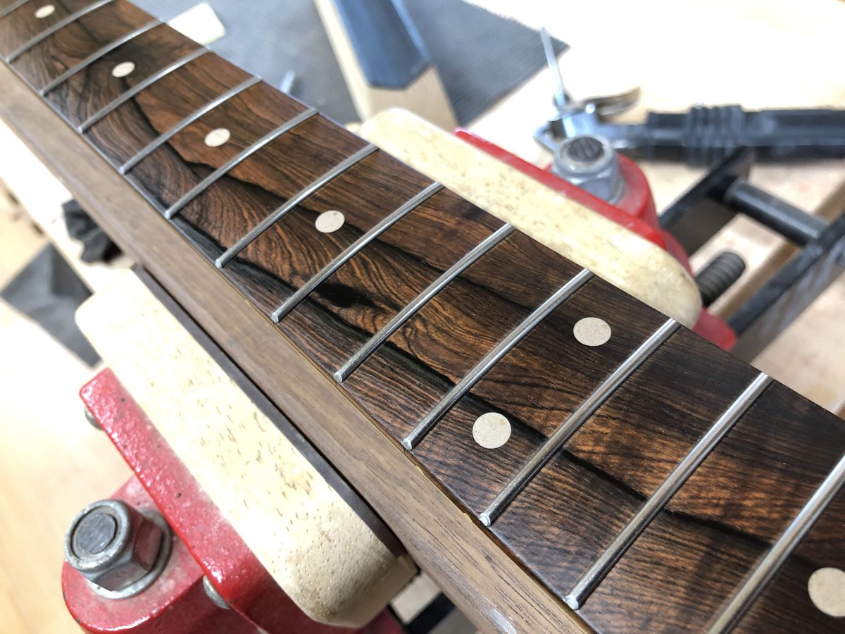 反響が大きかったのはこのブラジリアンローズウッド指板。これまで多く