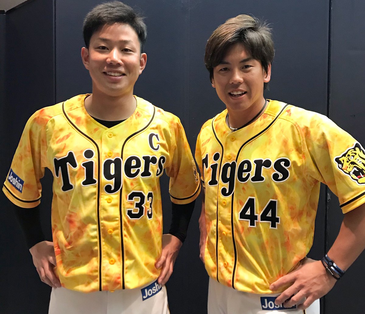 今年のウル虎の夏に着用するイエローユニフォームをお披露目！ #糸原健