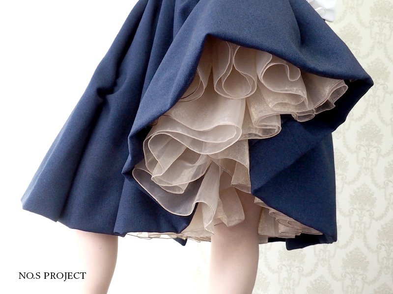 予約販売】スカートの中をフリルで埋めつくす「運命のパニエ