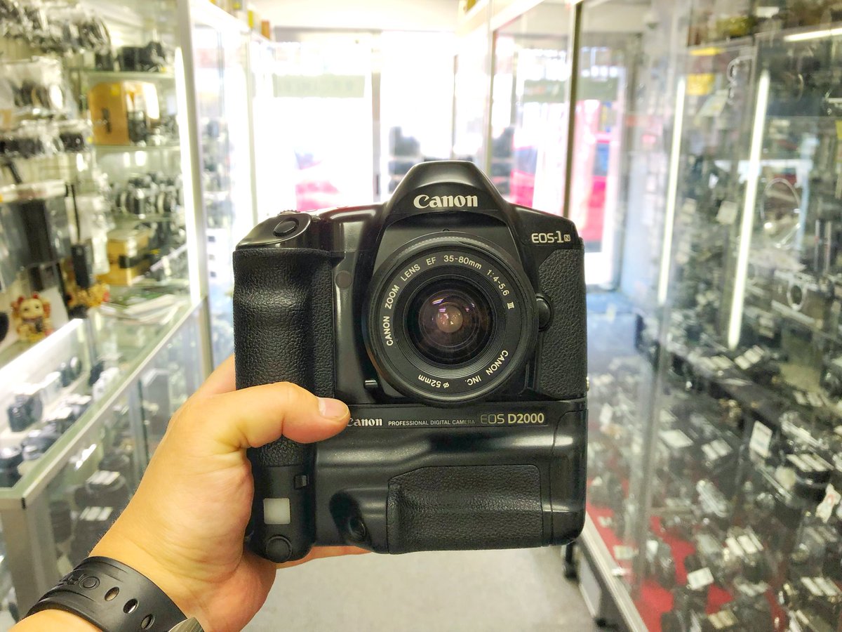 Canon EOS-1n ん⁉️EOS D2000⁉️デジタルバックです❗️思わず拝んで