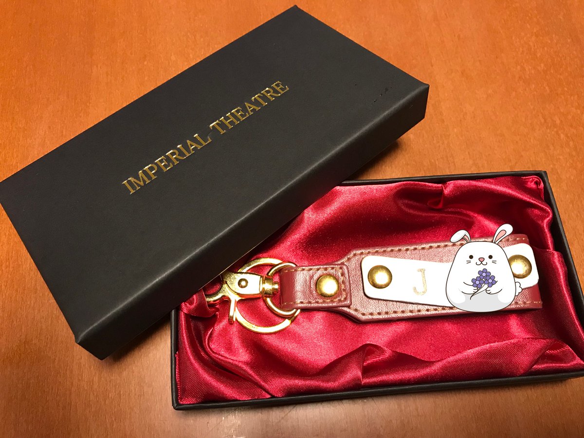 帝国劇場の座席プレート届いた。 リアルに傷とか付いてて歴史を感じる