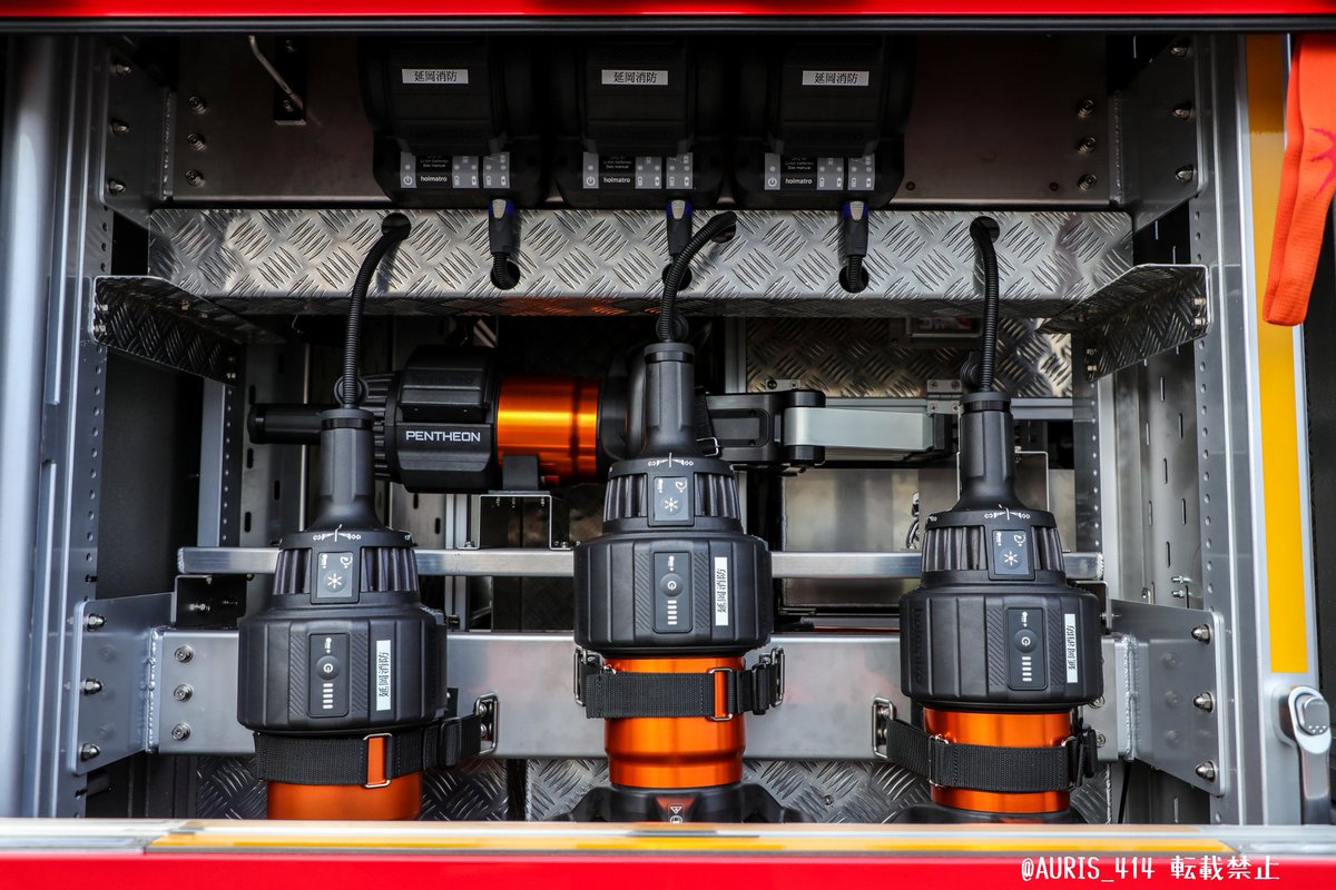 クレーン装置:タダノ製ZX503 ブーム先端にライトを装着 クレーンと