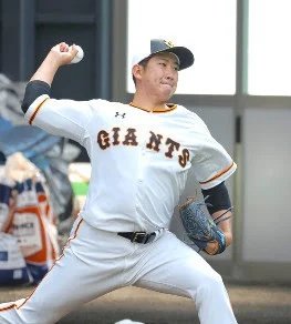 巨人の坂本勇人選手 菅野智之投手 グラブのミズノマークは青色 ミズノ