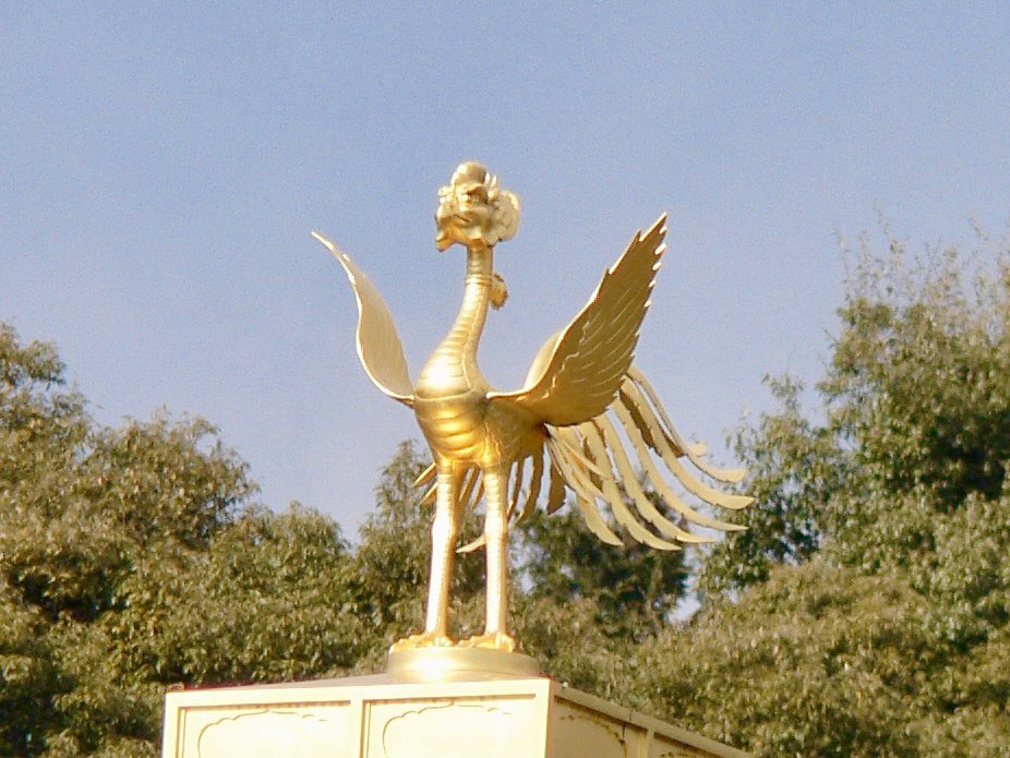 10年以上前に撮った金閣寺。 屋根の上に鳥が見えますがこれは鳳凰