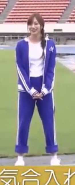 乃木ジャー着こなし選手権。梅澤美波ちゃんによるジャージの前開け肩