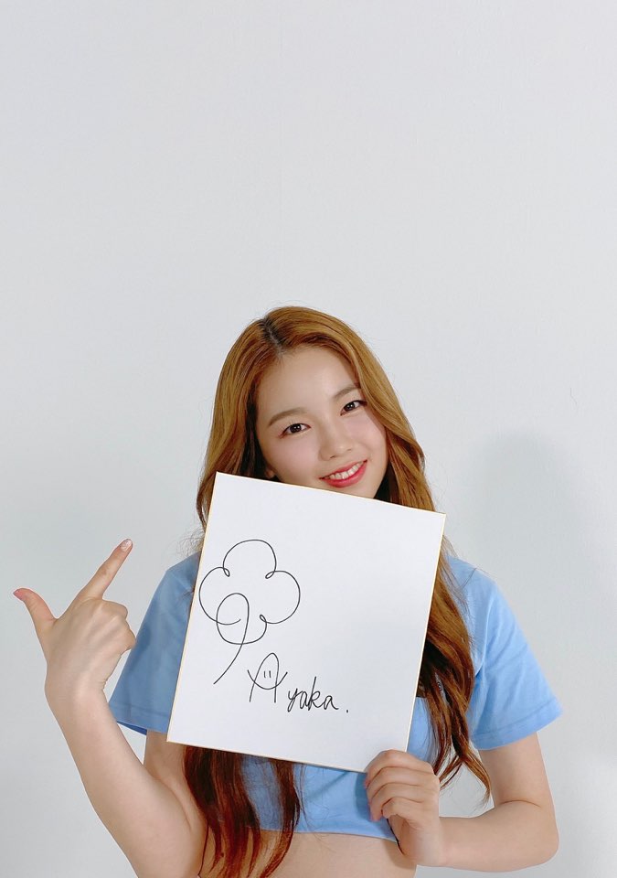 NiziUメンバーのサインをWithUのみなさんで決めてください！」 💛AYAKA