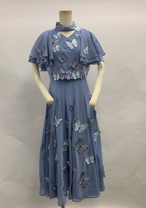 乃木坂46「シンクロニシティ」の時の衣装です❗️ 絶妙な透け感と