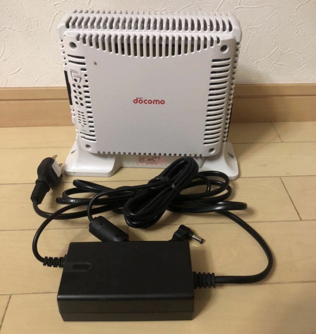 NTTドコモ レピータ 中継増幅装置 TB-3103形 R って、デカイけど2.1Gと