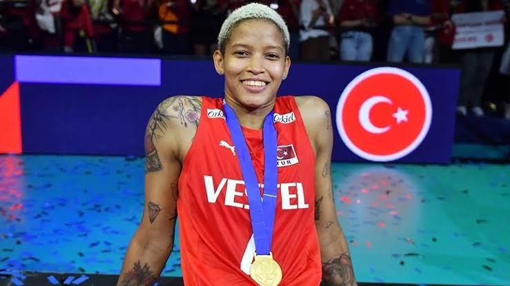 トルコのエルメネクで朝ごはん食べながら昨日の女子バレー日本VSトルコ