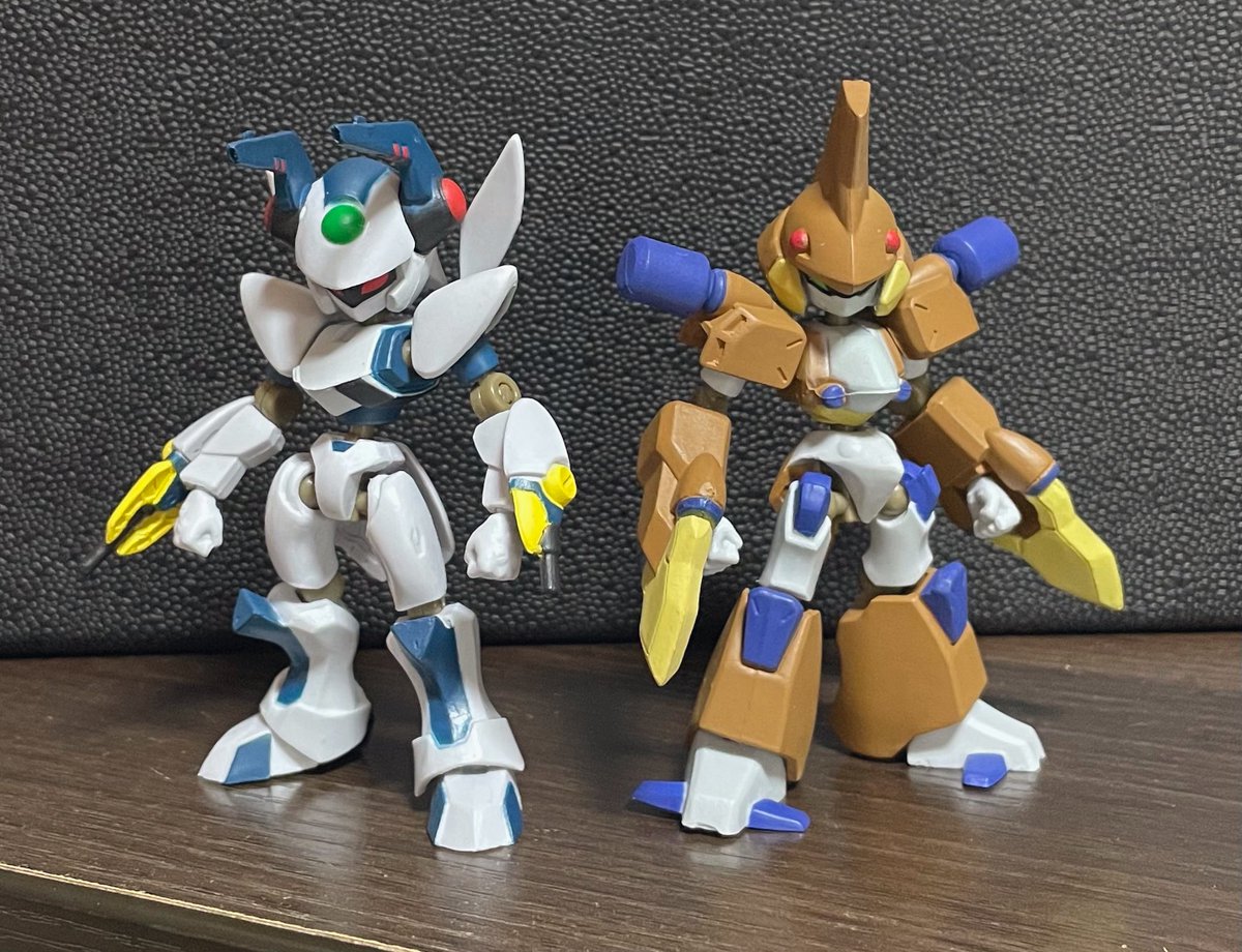 超可動メダロットのゼーゲホルンとヒルシュケーファを組みました。