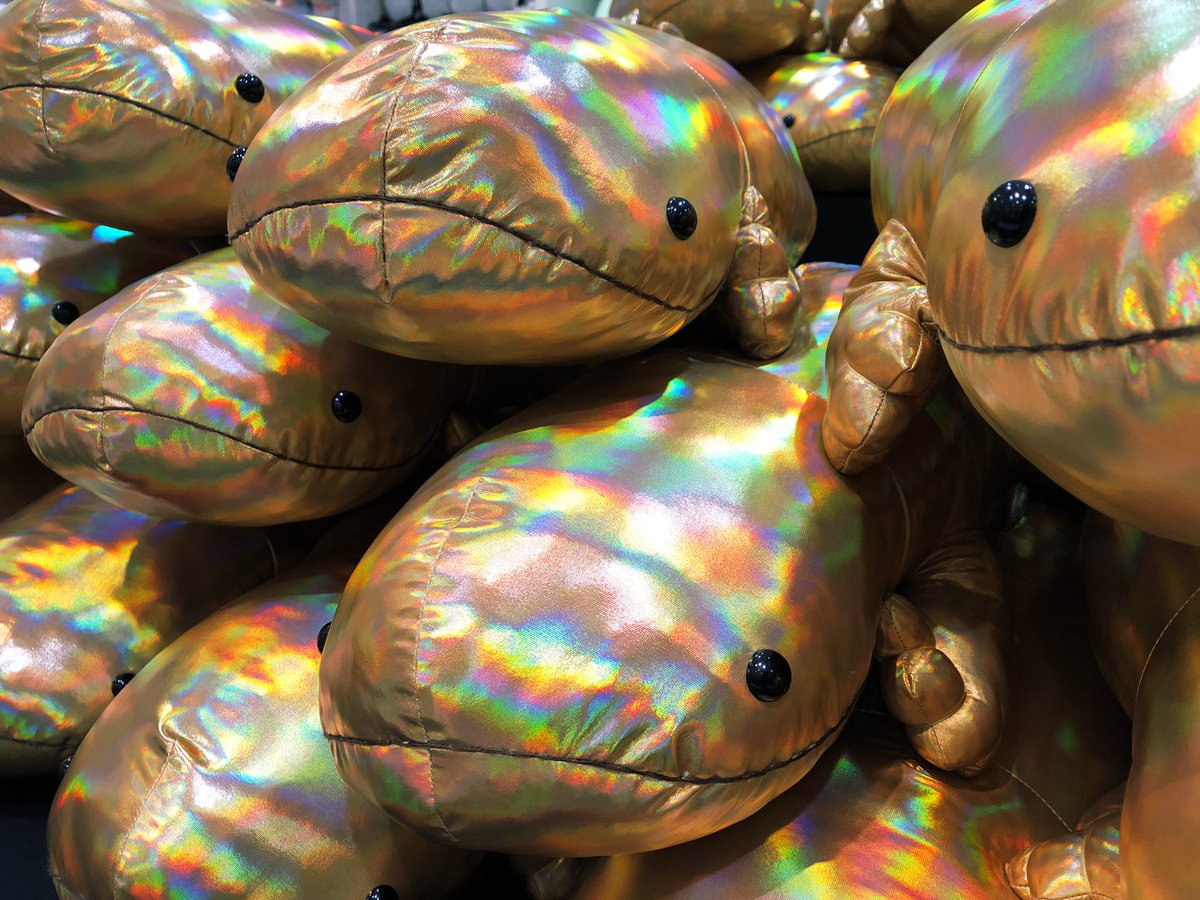 金のオオサンショウウオぬいぐるみ ご好評につきオンラインでの販売は