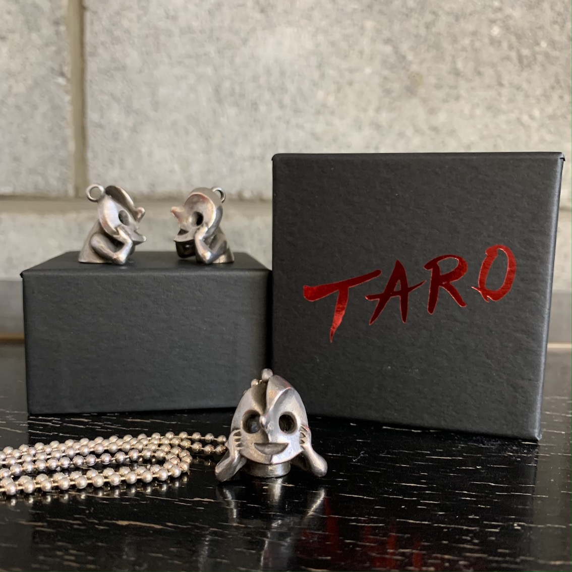 岡本太郎記念館 限定／ #TAROグッズ 唯一のアクセサリー 敏子さんが