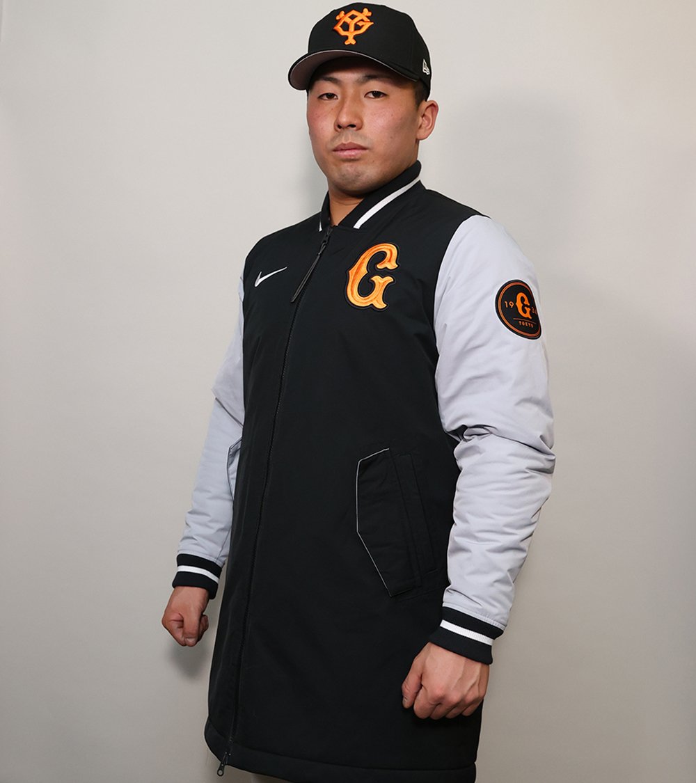 キャンプ地でも選手が着用している NIKEのフルジップ ジャケット