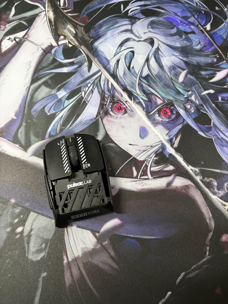 つまみ持ち×ガラスマウスパッド だいぶマウス制御難しいけど、慣れて