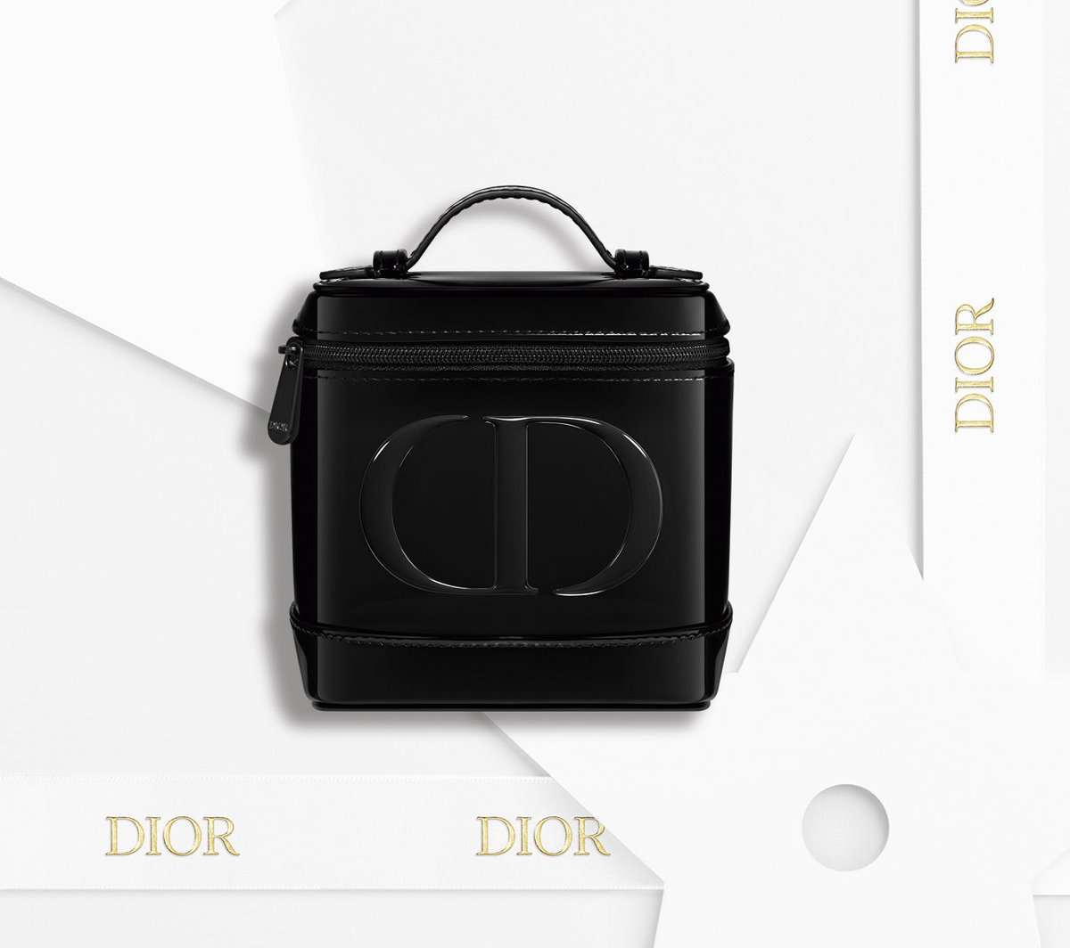 Dior の最新ノベルティきた！！！ オールブラックのバニティポーチ可愛