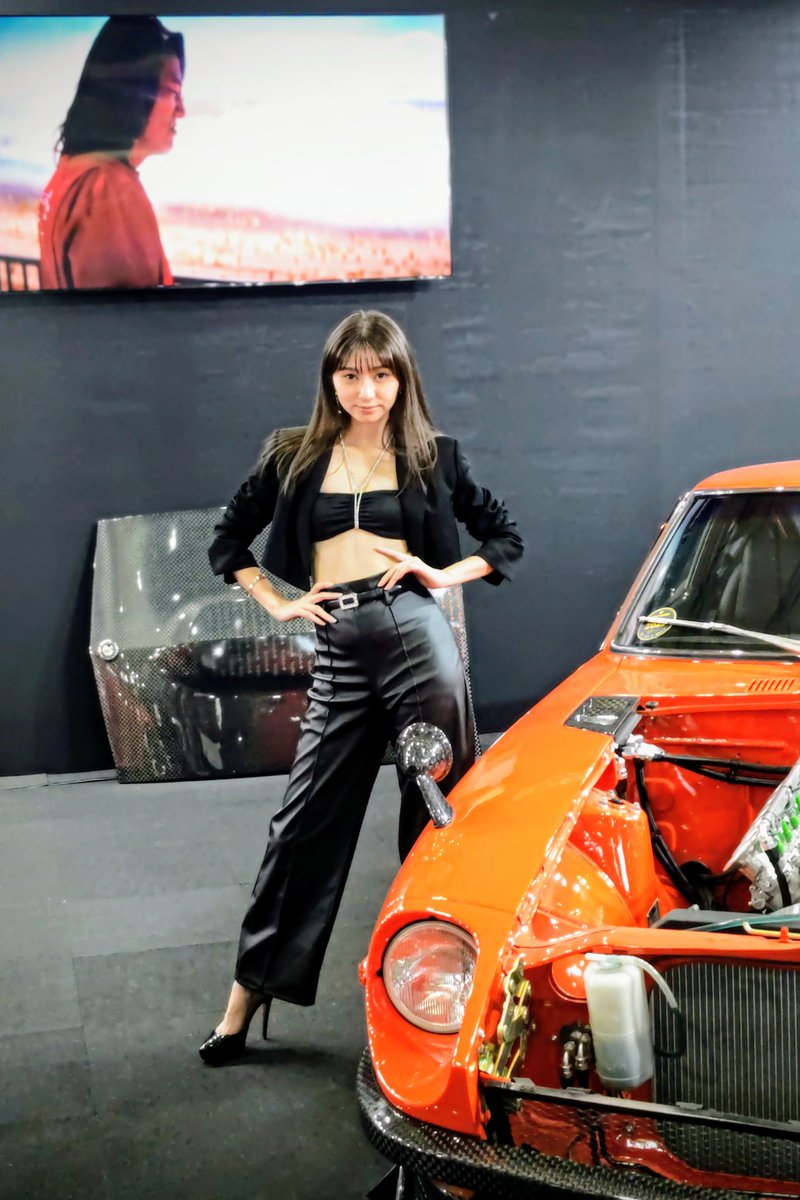 VeilSideブースで、ワイルドスピードのハン役のサン・カンさんのサイン